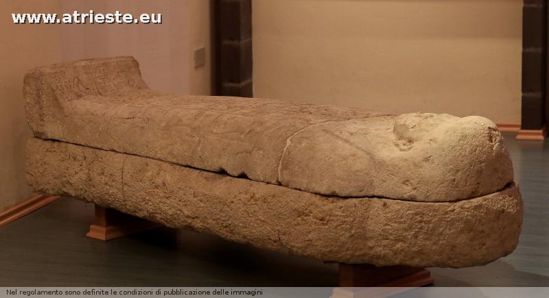 Sarcofago di Aset Resty privo di mummia epoca tarda saitica della defunta Aset Resthy XXVI dinastia. Dono al Museo dal barone d'Alber Gianstatten nel 1903
