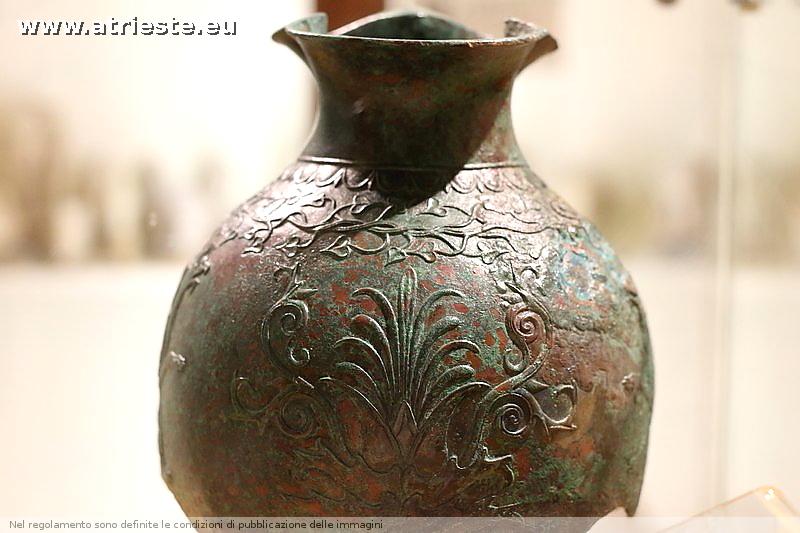 il vaso di bronzo coi grifoni