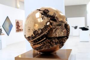Arnaldo Pomodoro, sfera ne 1964 acquisto alla Biennale di Venezia nel 1965