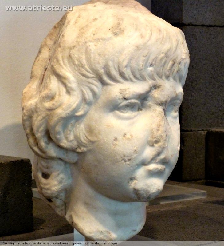  La testina della foto è attribuita a Ottavia, la figlia dell'imperatore Claudio che venne fatta sposare a Nerone (salvo ripudiarla e ucciderla per sposare Poppea..)