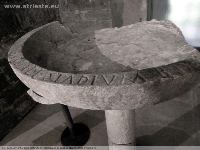 www.atrieste.eu_foto_a002_archeotrieste_castellapidario068.jpg