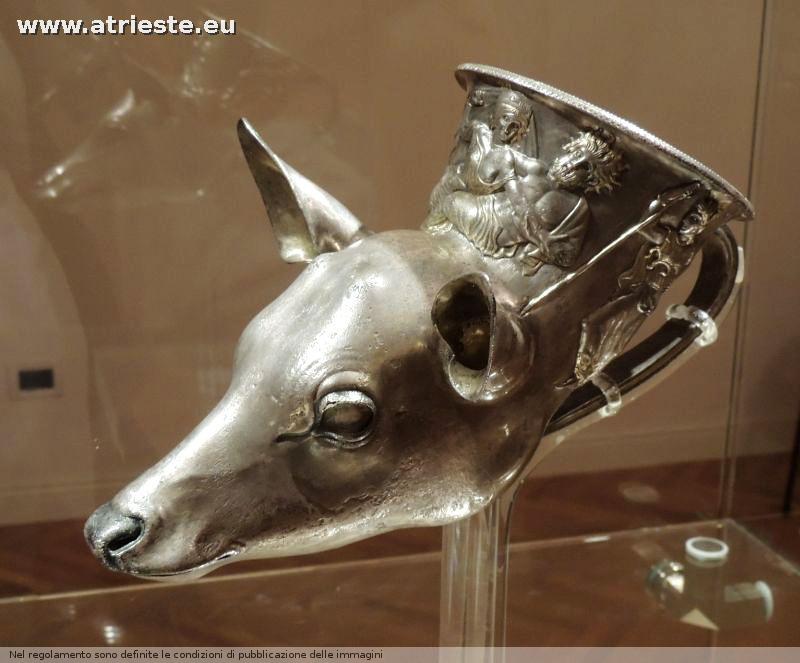 il Rhyton d'argento a forma di cerbiatto da Taranto