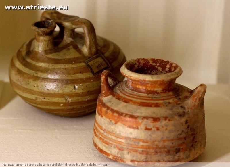 questi reperti provano che gli oggetti provenivano da scambi di una ricca rete commerciale mediterranea dell'epoca
