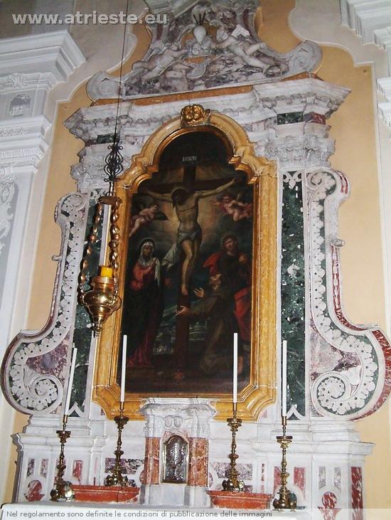 il Crocifisso è una pala di Giorgio Vincenti dono del vescovo Bonomo nel 1525