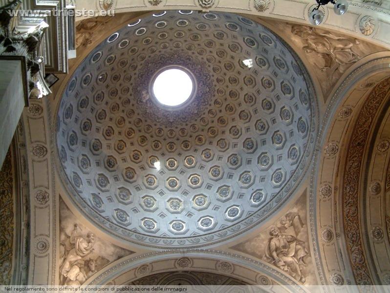  la cupola: i pennacchi sono dipinti a chiaroscuro da Bernardino Bison e rappresentano gli Evangelisti