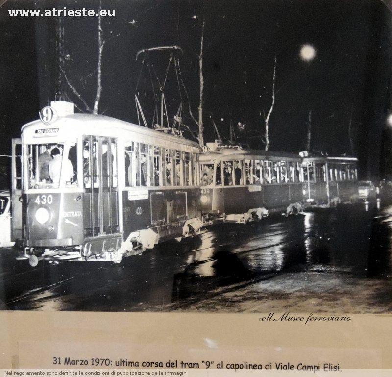 Partenza dai Campi Elisi dell'ultima corsa di un tram per le vie del centro città: ore 21 del 31 marzo 1970  
